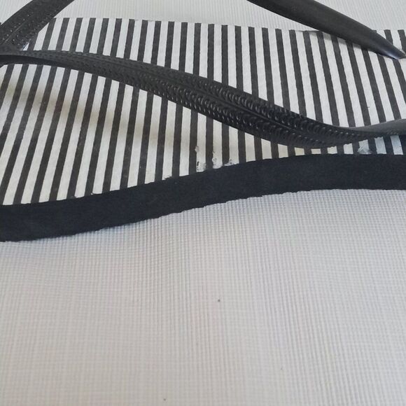 GAP Black and White Striped Flips Flops Women's Size 9-10 Free with Purchase - Picture 6 of 7